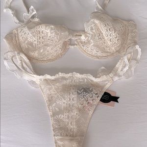 VICTORIAS SECRET Lacy bra and panty set